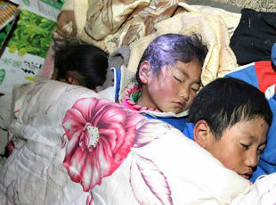 《新闻周刊》发文：青海地震拷问汉族同情心